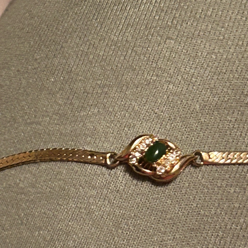 Gold tone immaculate bracelet very versatile it’s  s fun and elegant piece